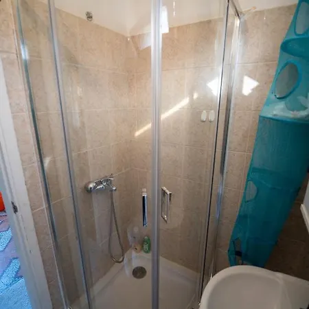 Lazarus Private House *
